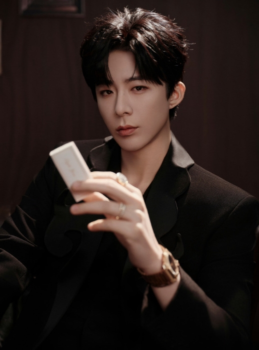 刘宇宁星光大赏出图跟红毯路透
好权威的颜值