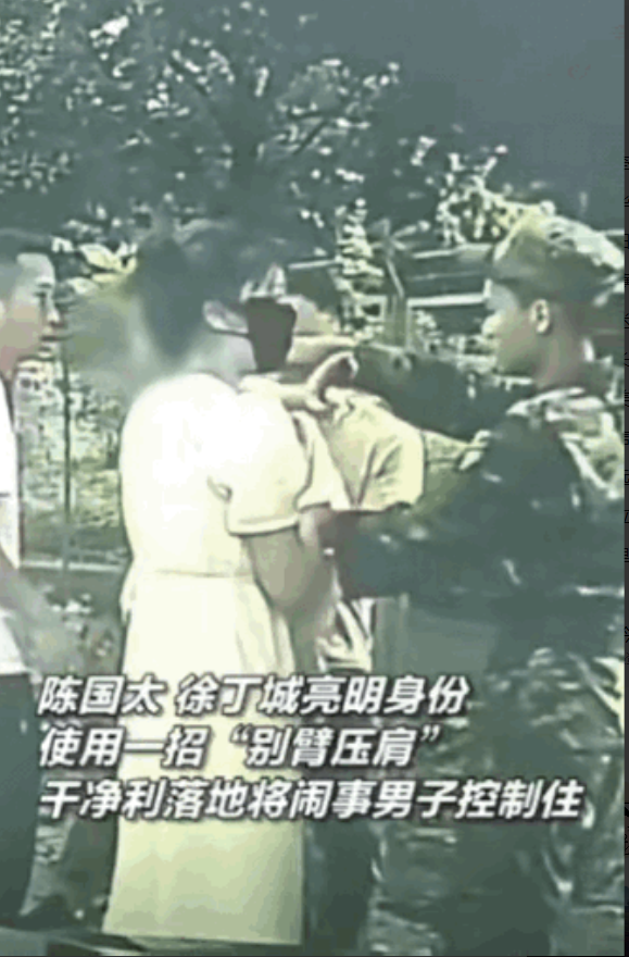 胆大包天！浙江金华，2名武警正在巡逻，突然从街上传来呼救声，2人二话不说就冲了过