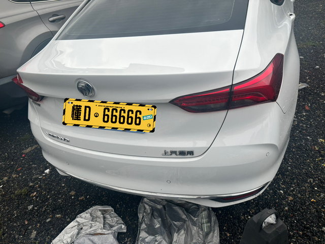 别克威朗pro车尾分享
优点🚗🚗
1. 设计辨识度高：车尾设计突显整车的运动