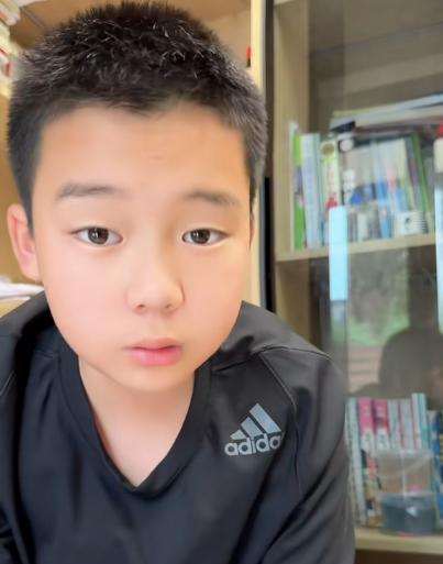 “今天是我爸爸离家出走的第23天”，今天被一个10岁小男孩发的视频看哭了：这已经