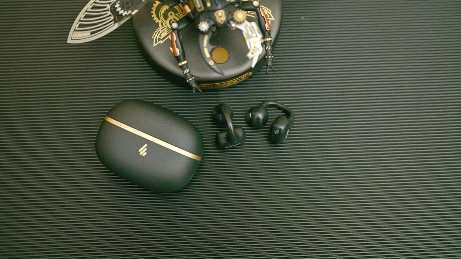 金标认证，聆听心动时刻，上手体验漫步者FitClip Ultra蓝牙耳机