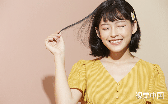 恋爱脑的妈妈把我扮成前夫，逼我活成他的影子！