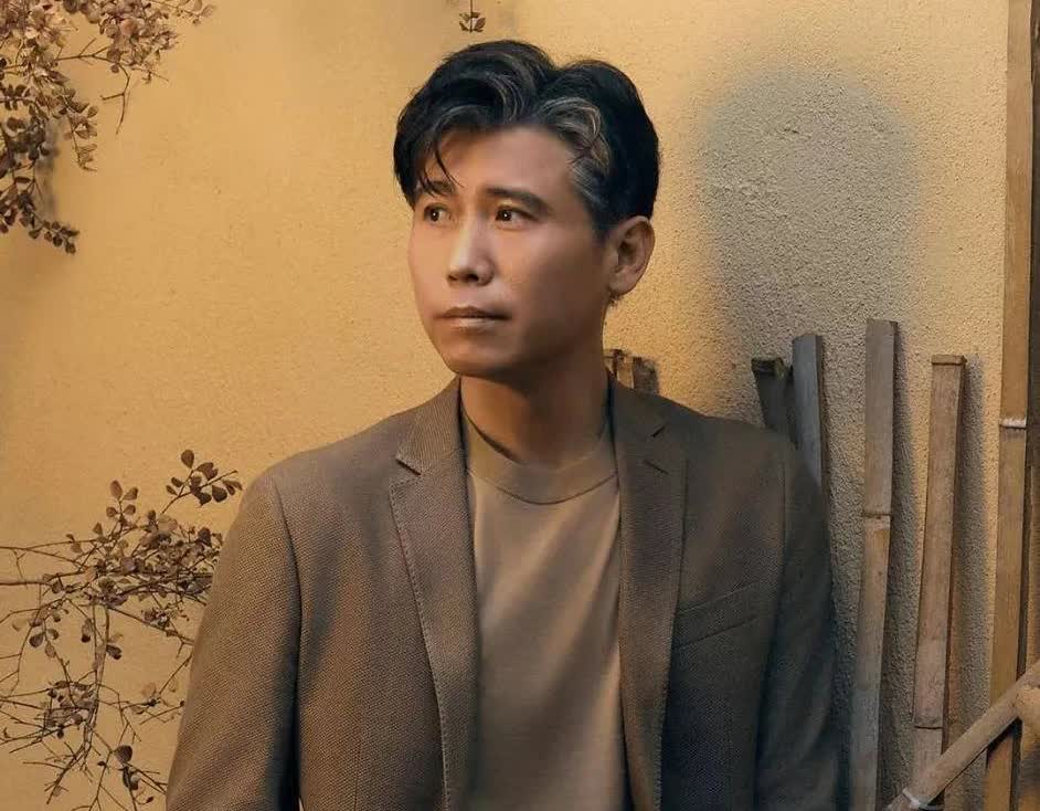 51岁的李乃文，
才是女人最会选择的类型，
倒不是因为他的条件有多好，也不是