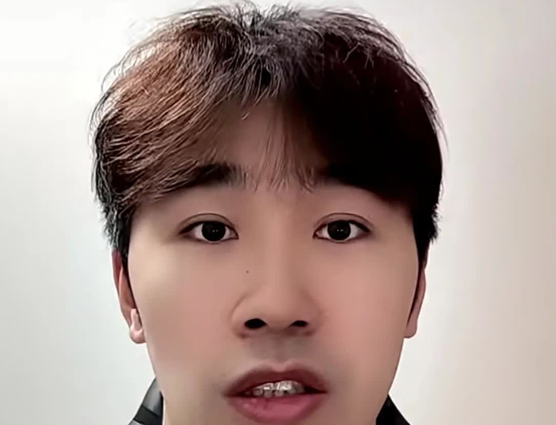 闫安说，我不是世界冠军，我真不是世界冠军，这个不丢人，也没有什么不能说的。因为世