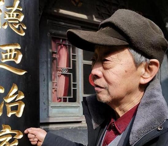1997年，48岁的耿保国不顾妻子反对，借遍亲朋好友又咬牙贷款几十万，终于凑够了
