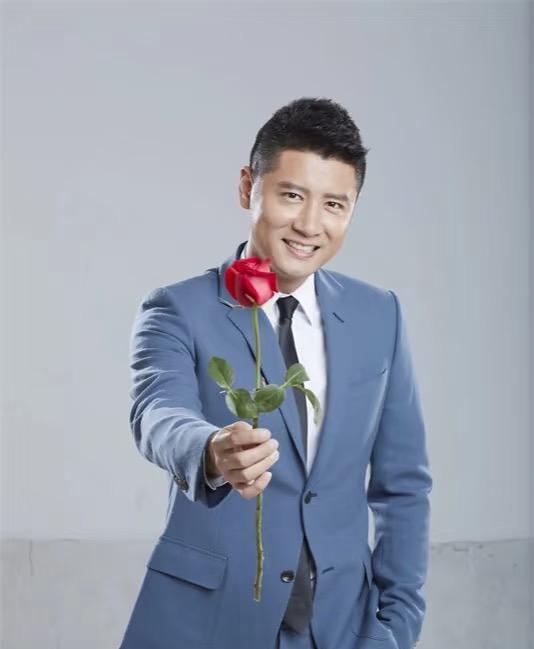 任重心甘情愿当“接盘侠”，
娶了内娱“第一女海王”，
网友都说：这俩真般配，
有