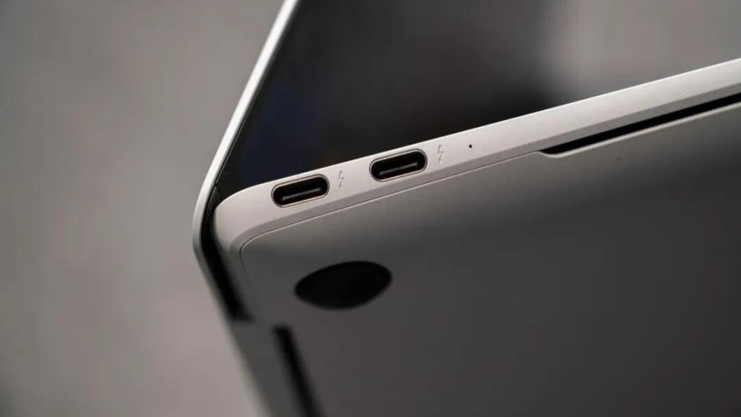 对比横评：价格差不多，数据线是选原厂还是雷电4？