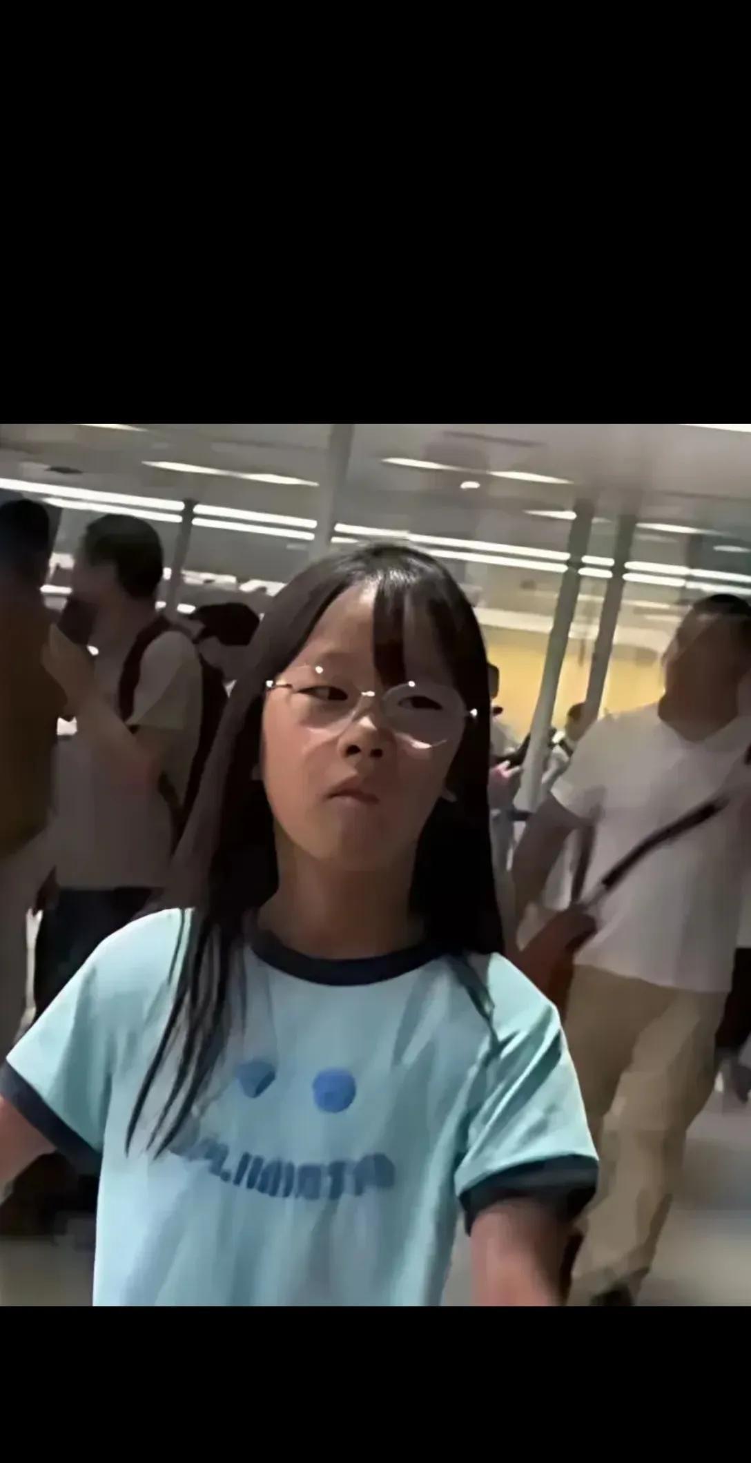 伊能静女儿照片被扒，某些网友竟对几岁孩子评头论足！现在网友是不是管太宽了？
小米