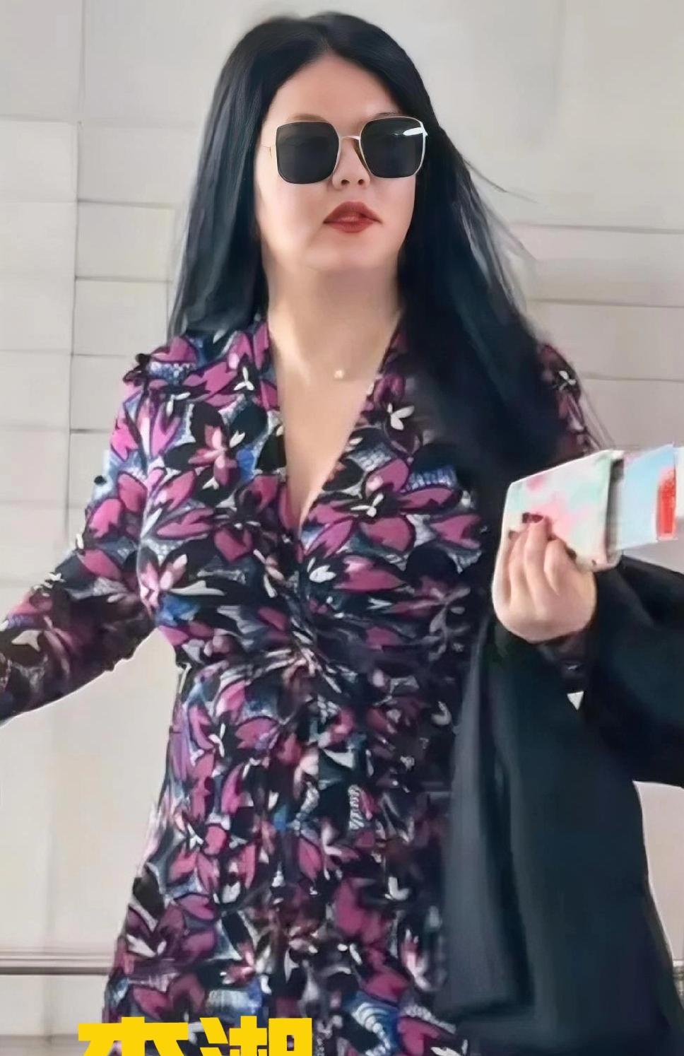 “就不能少吃点吗？”
网友对李湘发出了灵魂的拷问，大部分人都认为吃得太多是造成肥