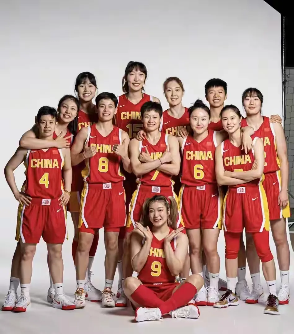中国女篮先期八人的集训名单已经公布，后期的名单在季后赛四强中产生。那么我们预测一