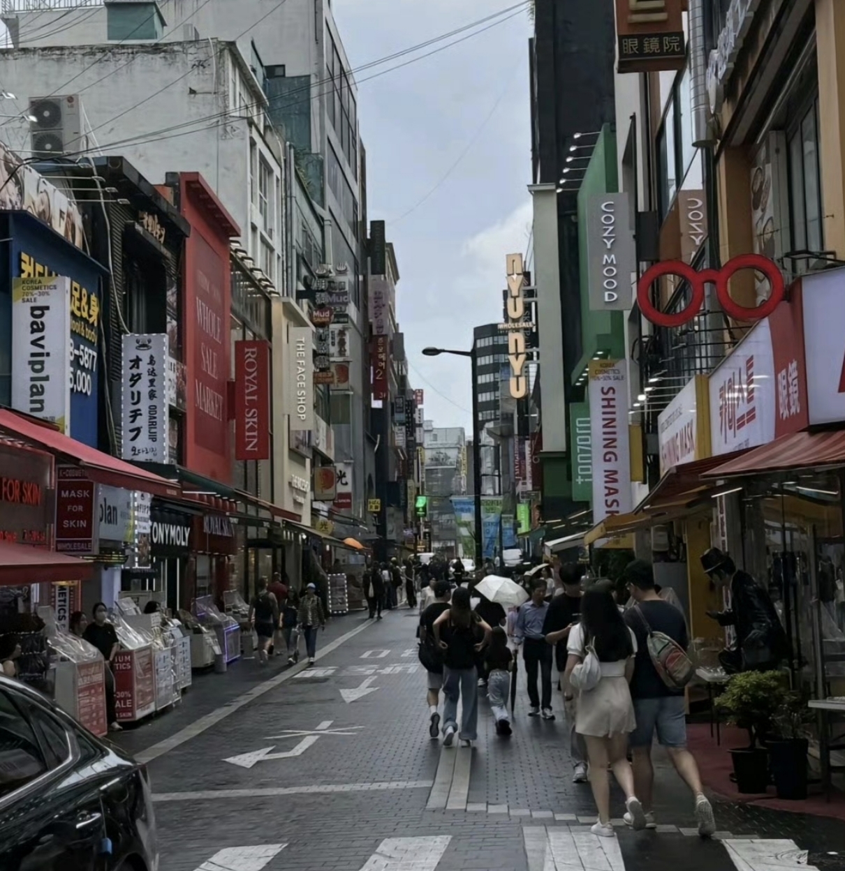 韩国警方出手，明洞“反华”集会被禁，商户终于松口气
韩国首尔明洞的商户们总算能放