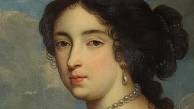 降生在监狱里，卑微到以乞讨、保姆为生，最终却成为国王之妻——寡妇曼特农泥泞荆棘之路