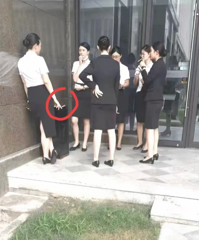 这种现象是工作压力大造成的吗？