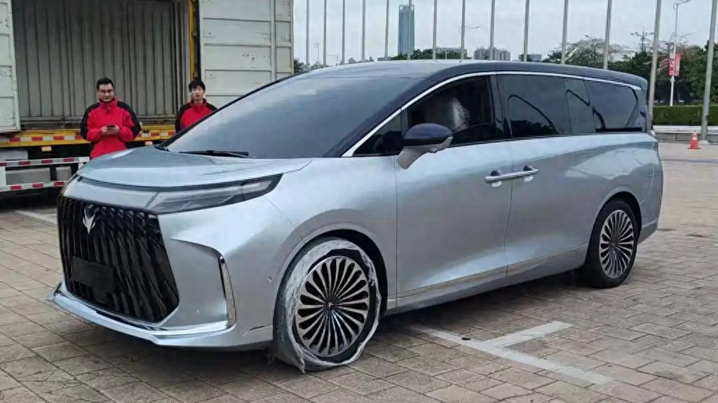 华为系全新MPV来袭，配鸿蒙座舱+乾崑智驾，这外观也太帅了吧？