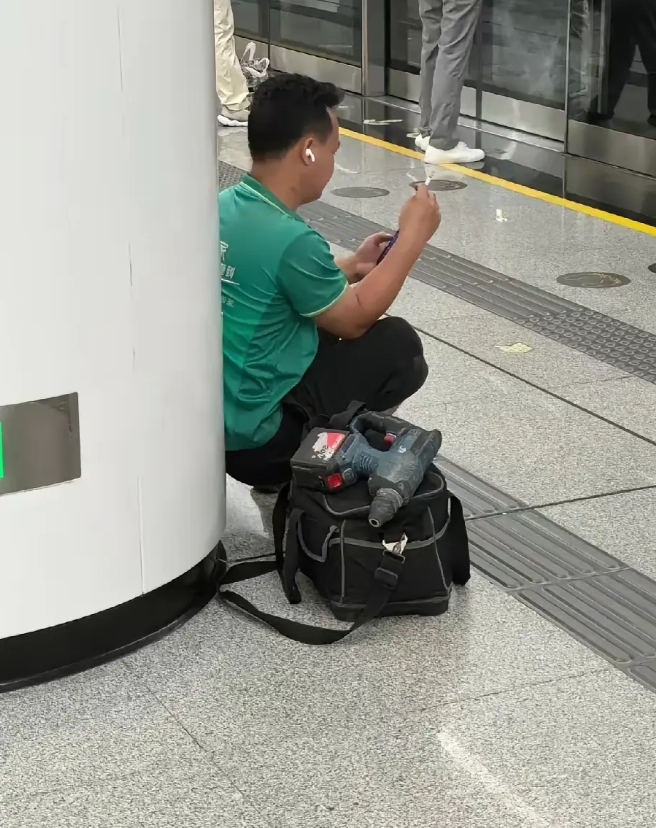 他是怎么做到不脸红的。