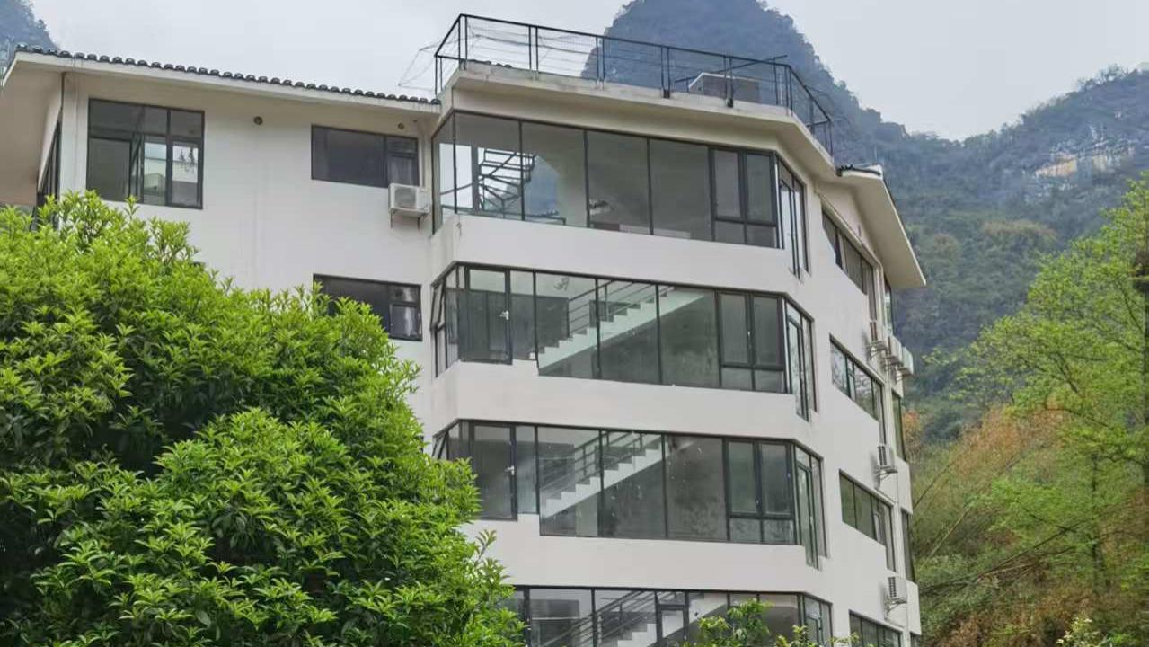 阳朔一民宿老板拖欠5年房租，反而向房东索要640万元，法院将房东全家财产冻结