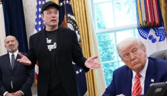 特朗普：快滚回南非去
今日凌晨，特朗普与马斯克的矛盾再度公开激化，双方彻底撕破脸