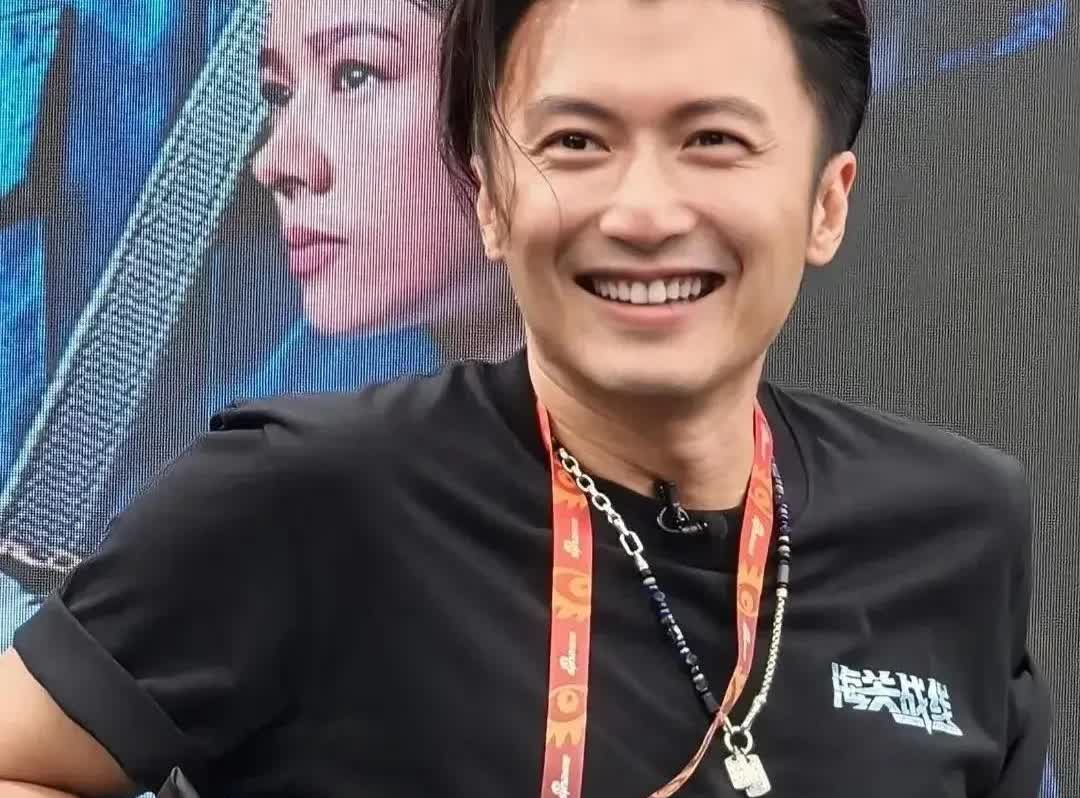 谢霆锋：他以为自己是谁呀！

有一次谢霆锋接受采访时表示：

“因为我也