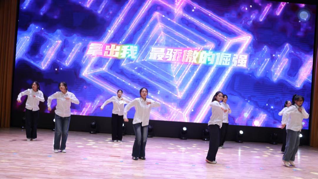 学院药学系杏林苑“一站式”学生社区举办“声动校园，音你闪耀”歌手大赛