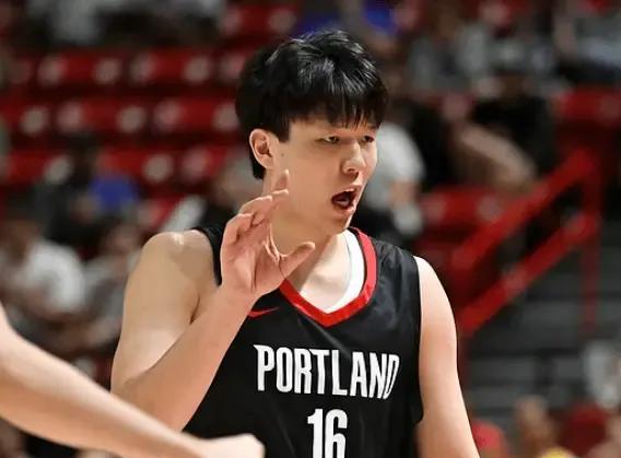 相当全面，表现超预期，杨瀚森半场8分2篮板2助攻2盖帽。7月12日NBA夏季联赛