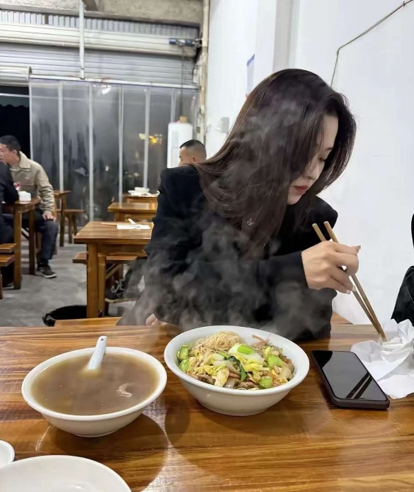 今天的晚餐看着挺丰盛的
