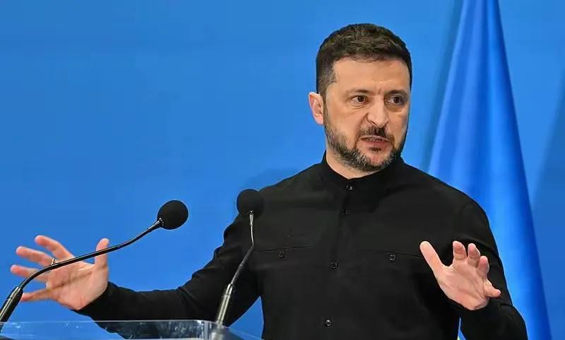 【出尔反尔，泽连斯基成为笑话】
出尔反尔，
拿国家法律和尊严当儿戏！
这样的总统