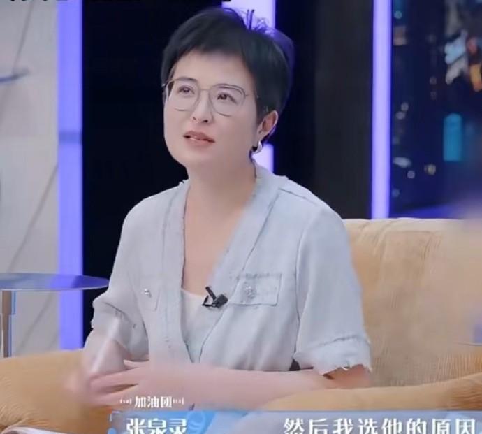 张泉灵说：“我历史唯一选过的搭档就是撒贝宁。你们知道我为什么选他吗？”
大家都伸