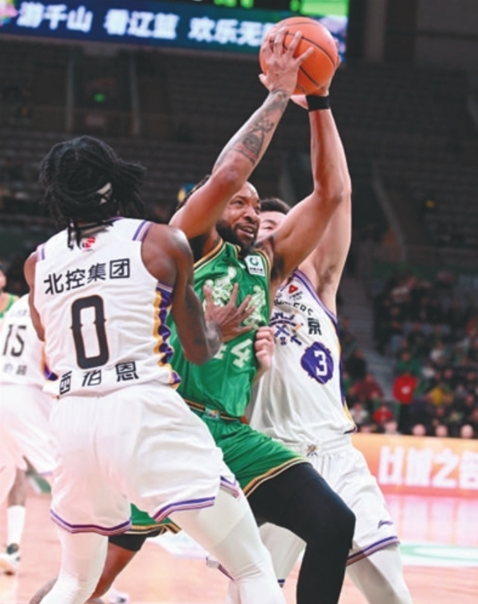 12月22日，坐镇主场的辽宁男篮在CBA联赛第五轮比赛中以98比86击败北京北控