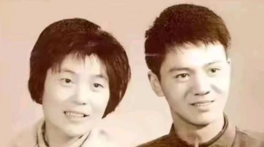 1979年，上海知青戴建国不顾父母反对与农村女子成婚，不料结婚当晚，妻子冲过来就