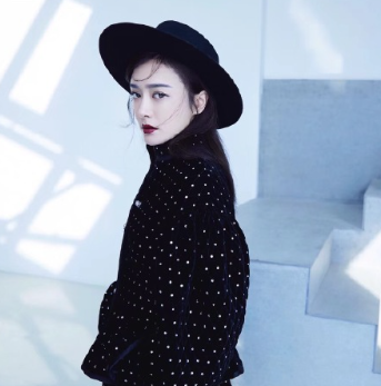 唯有后来遇见秦岚，才看到，夹缝里的微光，生活中的诗意