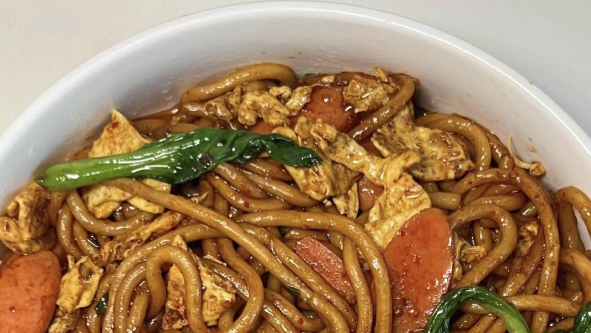 厨房小白也能闪光的10分钟奇迹——火腿鸡蛋炒面