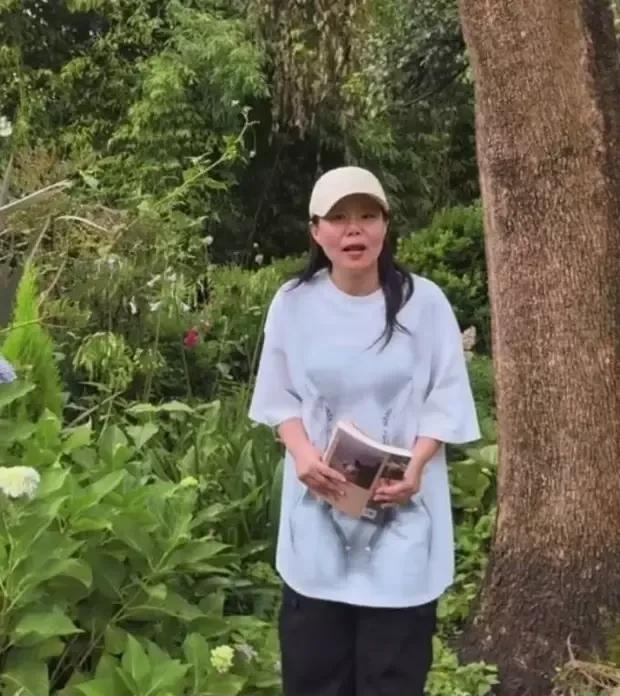 拄拐上台扔拐高歌！龚琳娜自曝