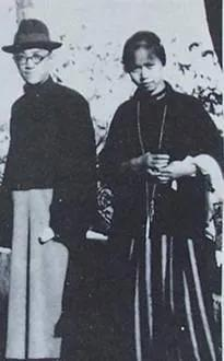 1923年，胡适跟表妹曹佩声鬼混被老婆江冬秀发现，他对没有文化的江冬秀说：“我爱