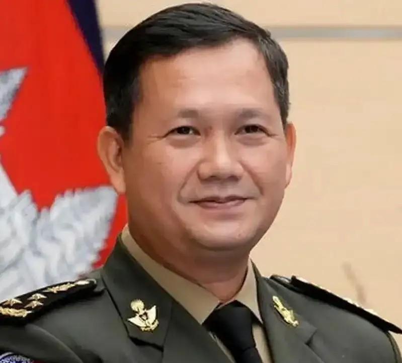 实发！泰国柬埔寨双方突然交火，泰国出动了F16战机，柬埔寨使用了多管火箭炮，导致