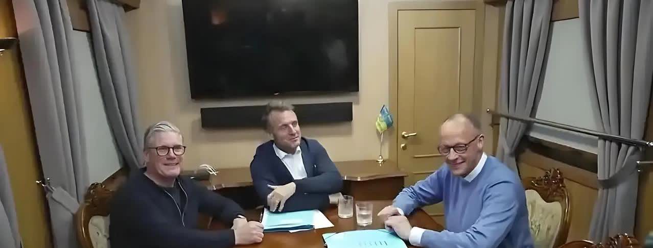 美俄首脑会晤，西方政要集体哑火！
美俄首脑会晤，让西方政要默茨、马克龙、斯塔默