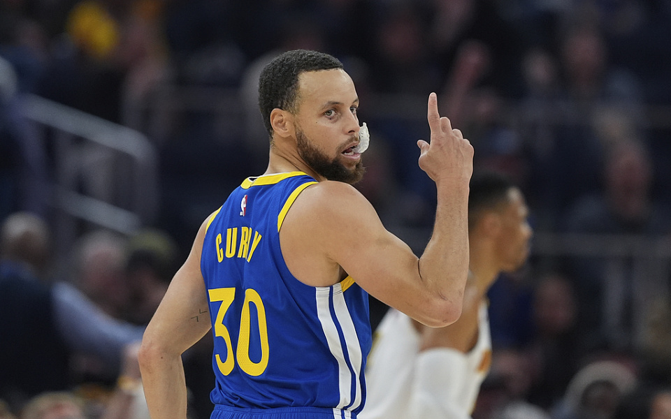 北京时间3月18日，NBA常规赛中，勇士主场105-114爆冷惜败残阵掘金，结束