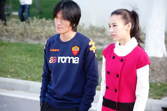    突然想起来是小时候看的一部剧《女孩冲冲冲》。因为女主角是小雪，就被吸引了，