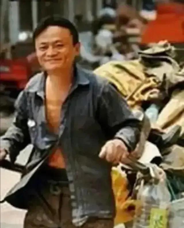 落魄的时候不要去求任何人，因为他们要生存，
成功的时候不要可怜任何人，
因为你也
