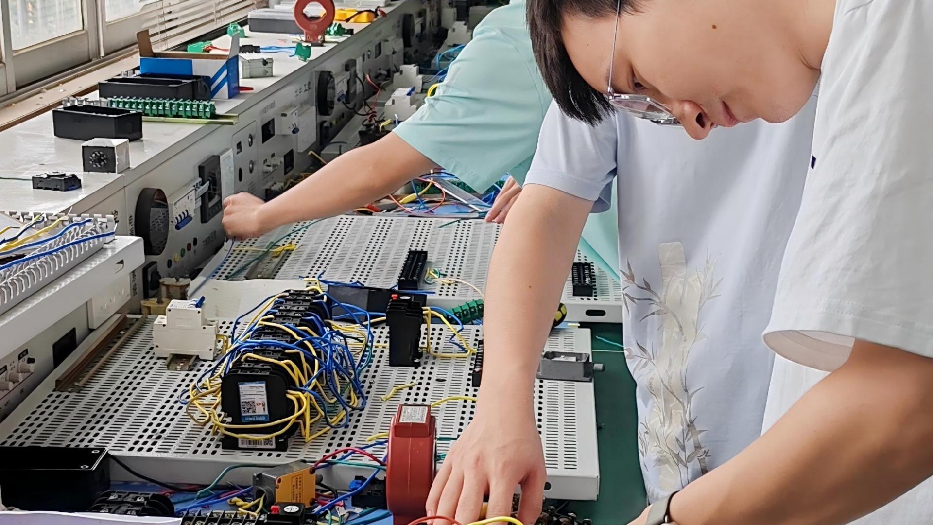 学PLC想省钱？2025武汉十大高性价比电气自动化PLC培训学校推荐！