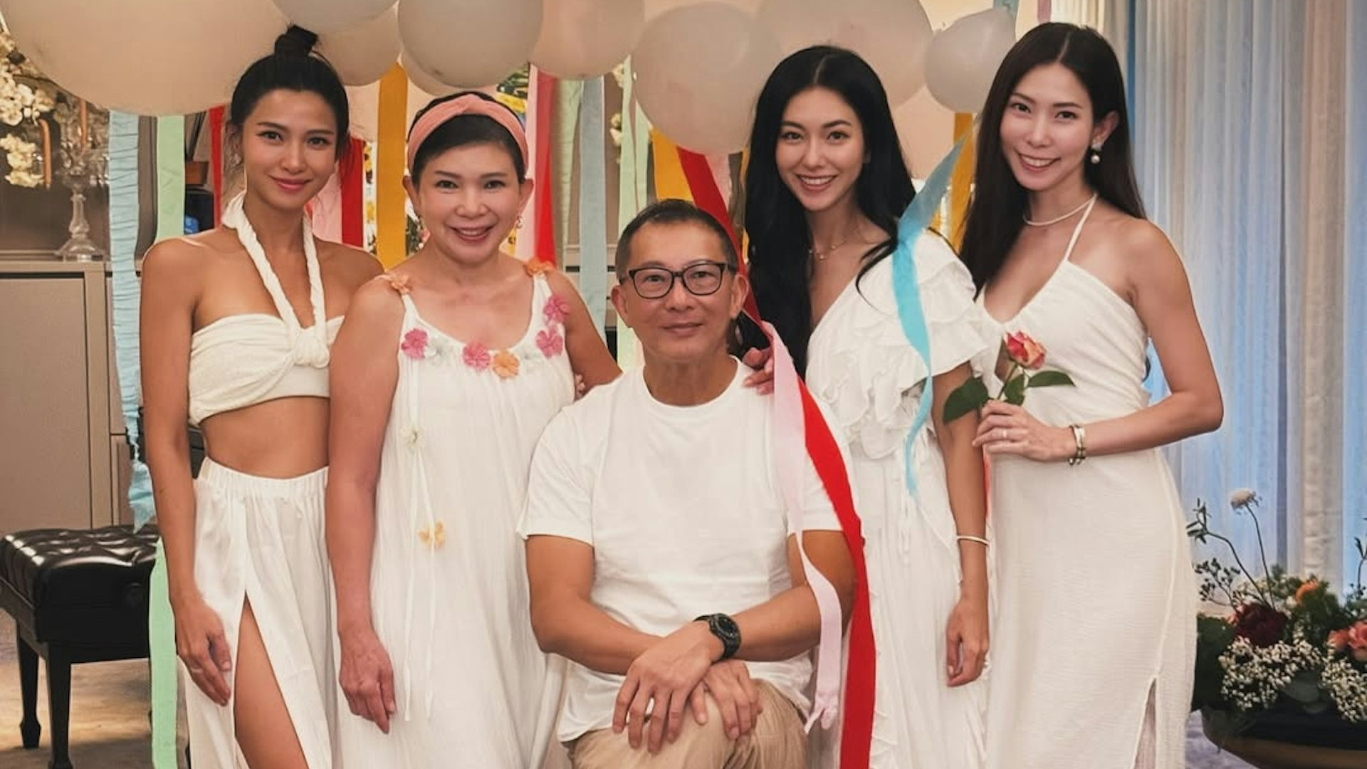 2R成员黄婉佩为妹庆生，嫁长19岁富商住亿元豪宅，经营公司已上市