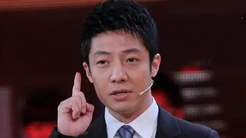 露馅了！央视主持人撒贝宁被质疑？只一个动作让真相浮出水面
