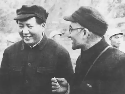 1949年秋天，一个高鼻子，蓝眼睛的洋人，敲开了周总理办公室的大门。没想到他的第