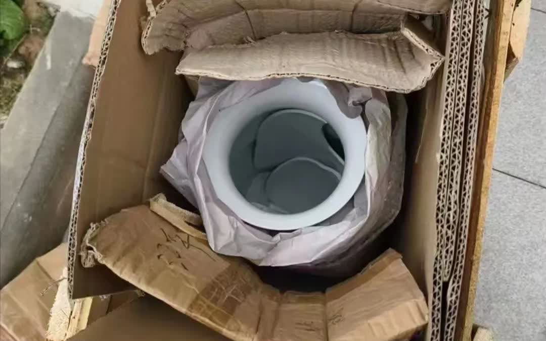 [浮云]3月7日，广东广州，一女子花7400元，买了2个花瓶，快递到南京，花瓶一
