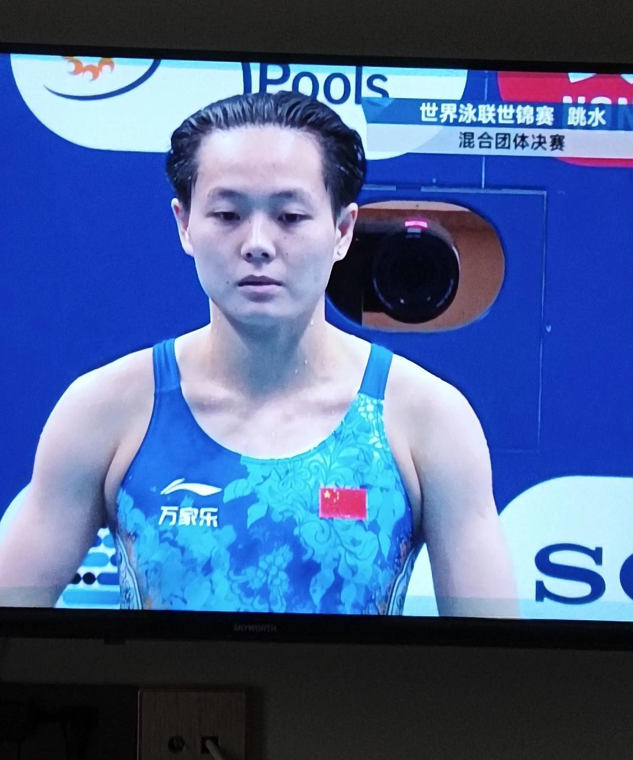 中国跳水队，以466.25获得混合团体冠军。
第一轮，男女单人跳板，中国落后墨西