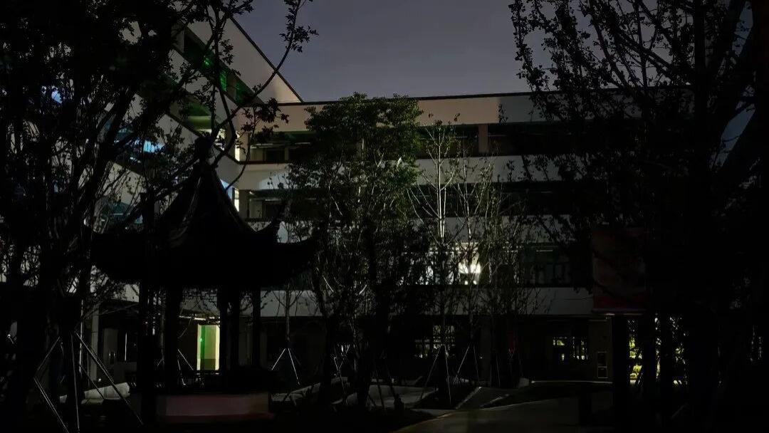 老师该走向的是讲台而不是天台