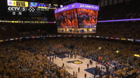 NBA总决赛第四场的主裁判是福斯特，今年他吹的步行者的6场比赛，步行者全部输球，