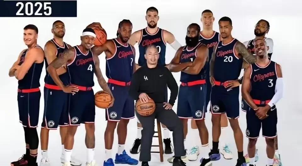 快船最新全家福，欢迎老炮回归，是不是可以喊出那五个字了！！！[呲牙]
很多人说保