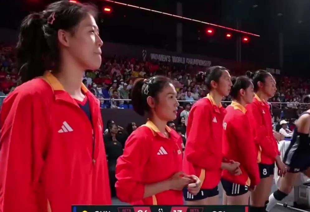 绝对不能首发李盈莹，如果首发李盈莹必输给多米尼加！
明晚8点半，中国女排与多米尼