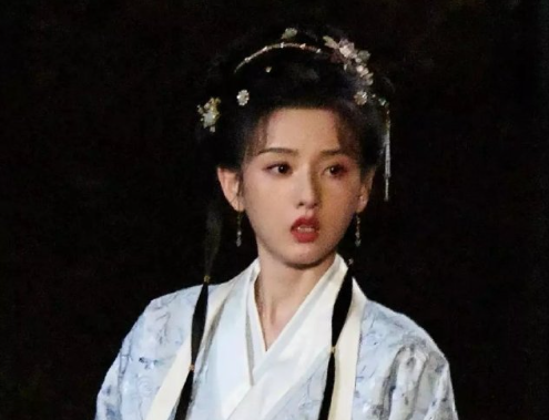 最近好像在嘲宋祖儿新剧状态，但是刷到正面照感觉状态很好啊，美美滴 ​​​