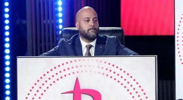 杰伦格林在季后赛的7场比赛里只有一场发挥正常，所以说在季后赛当中，杰伦格林自己把